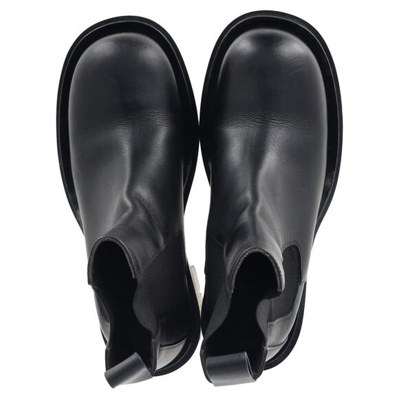 Bottega Veneta Lug Chelsea Boots in Black Leather - Picture 2 of 6